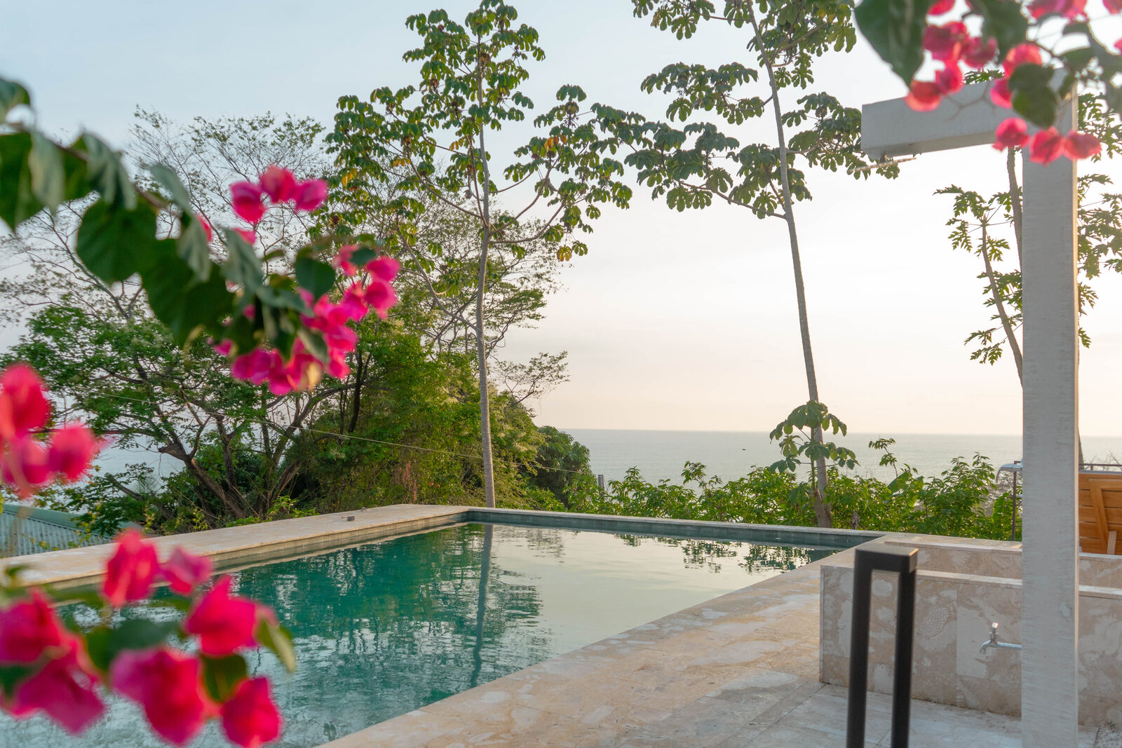 Jacó Nightlife Guide: Where to Drink, Dance, and Explore After Dark